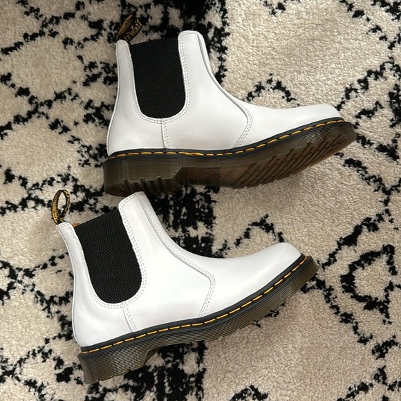 Dr. Martens 2976 Yellow Stitch Smooth Leather Chelsea Boots NWOT White Size 8 - Picture 9 of 14